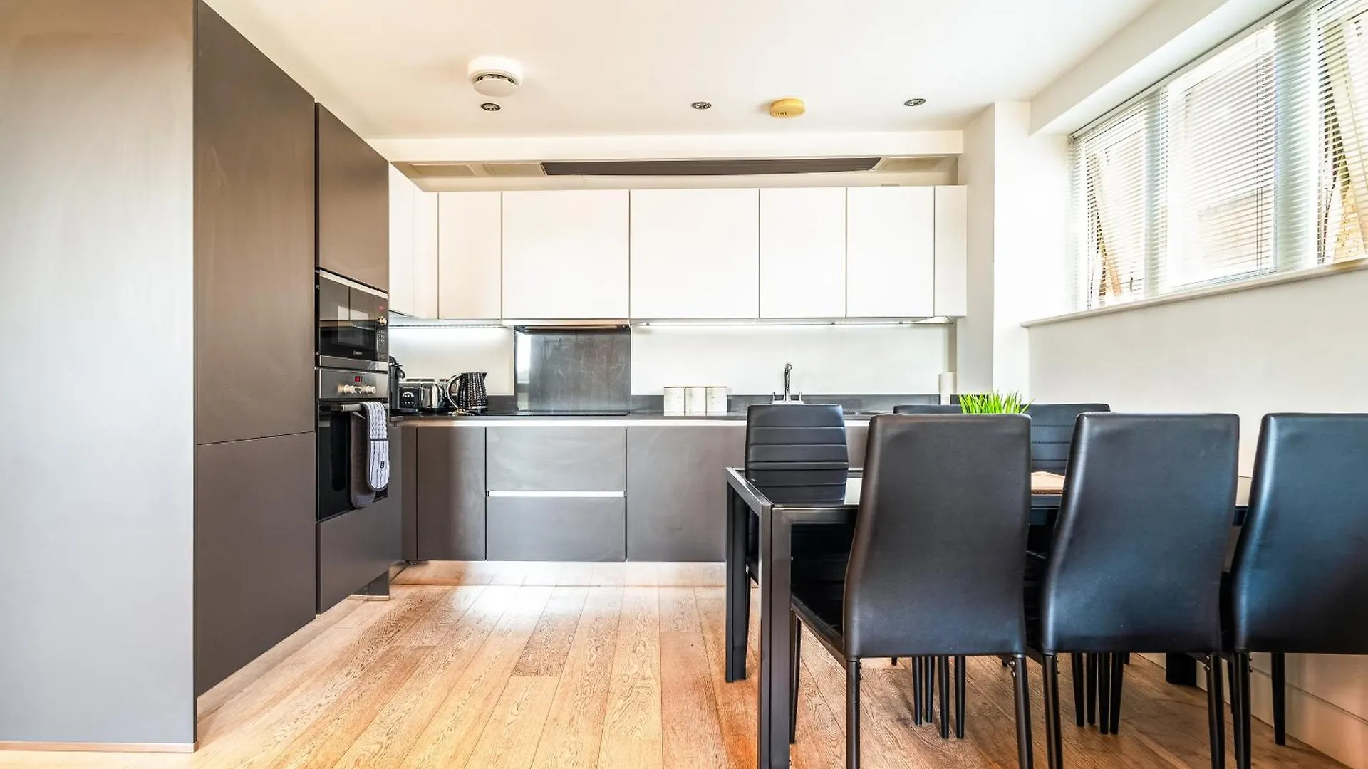 Greenwich Station Suite: Luxury 2-Bed with PlayStation London United Kingdom