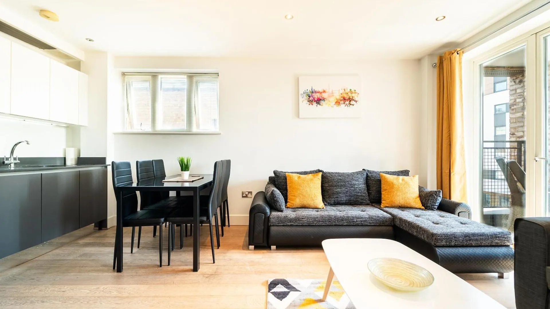 Greenwich Station Suite: Luxury 2-Bed with PlayStation London