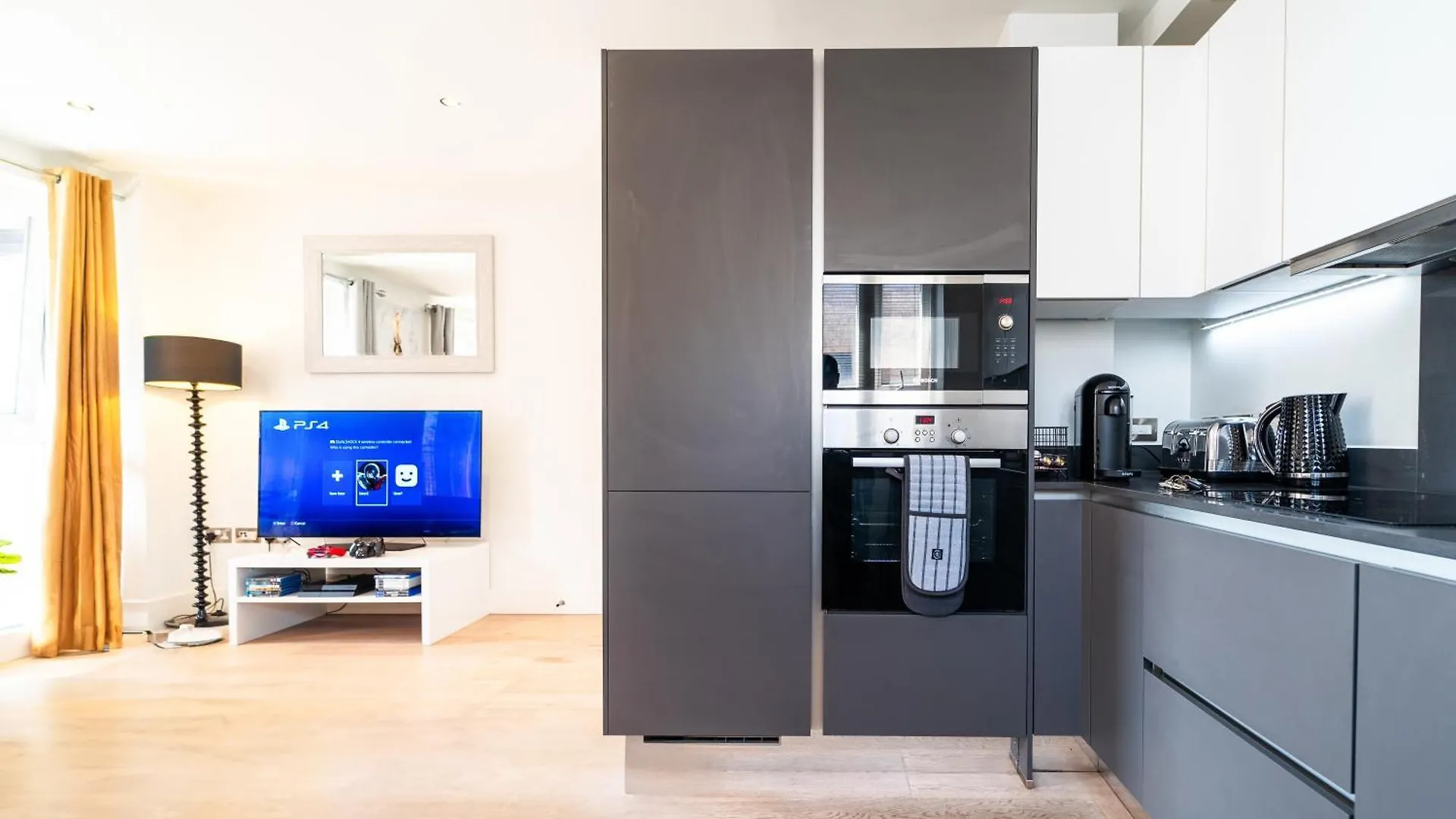 Greenwich Station Suite: Luxury 2-Bed with PlayStation London 0*,  United Kingdom