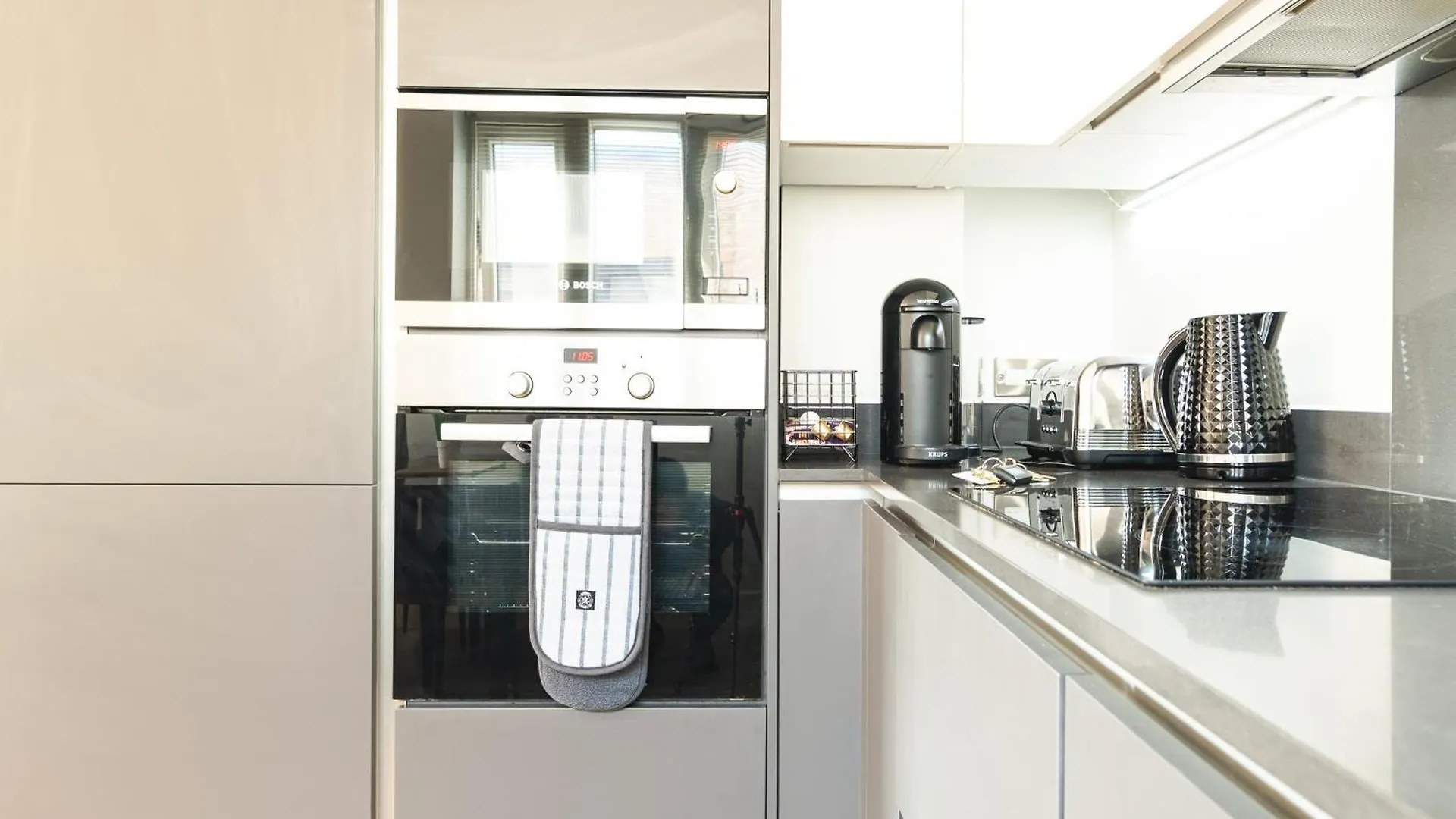 Greenwich Station Suite: Luxury 2-Bed with PlayStation London