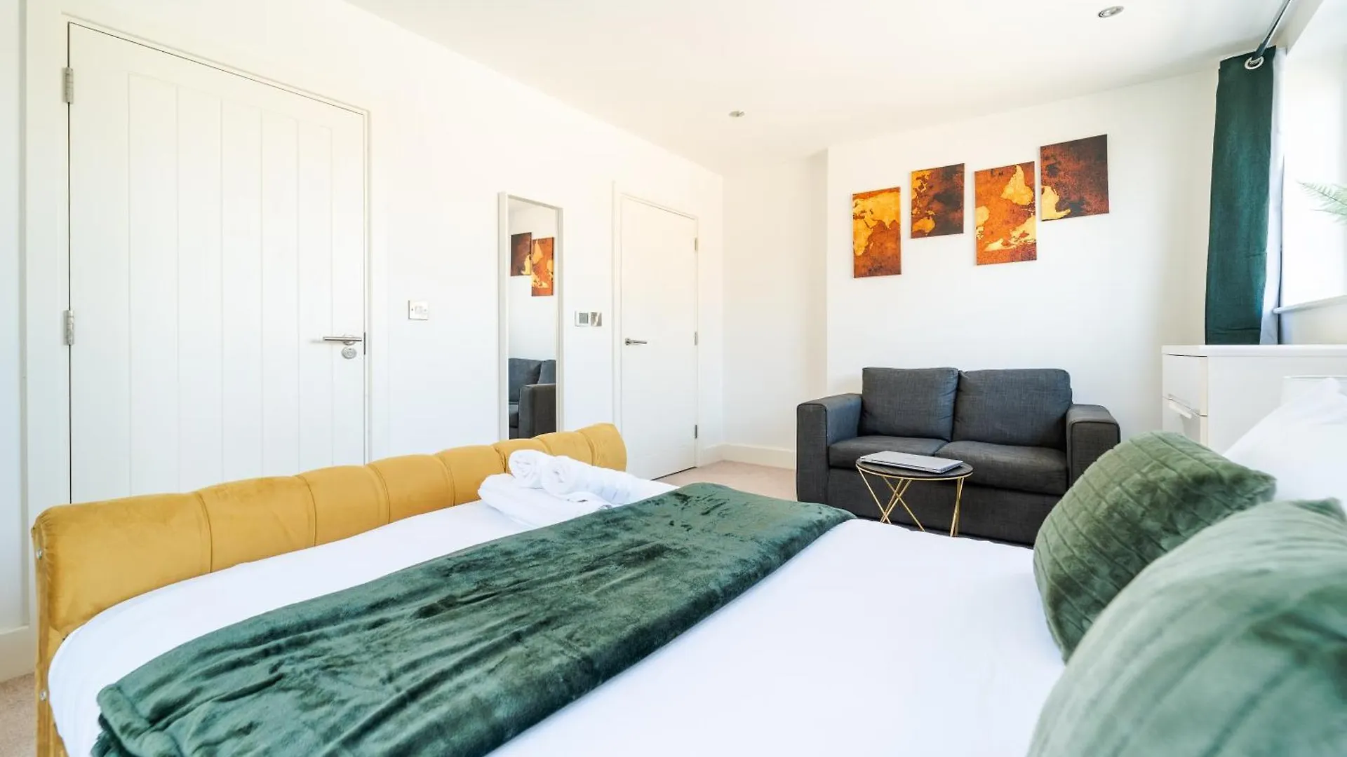 Greenwich Station Suite: Luxury 2-Bed with PlayStation London 0*,