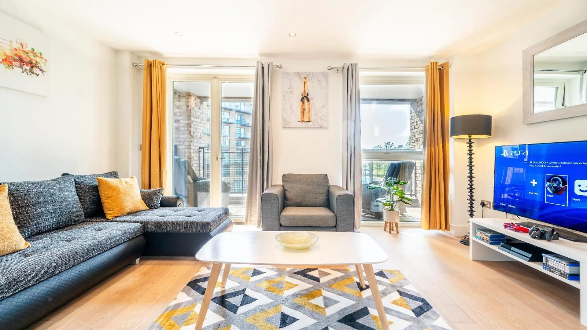 Greenwich Station Suite: Luxury 2-Bed with PlayStation London